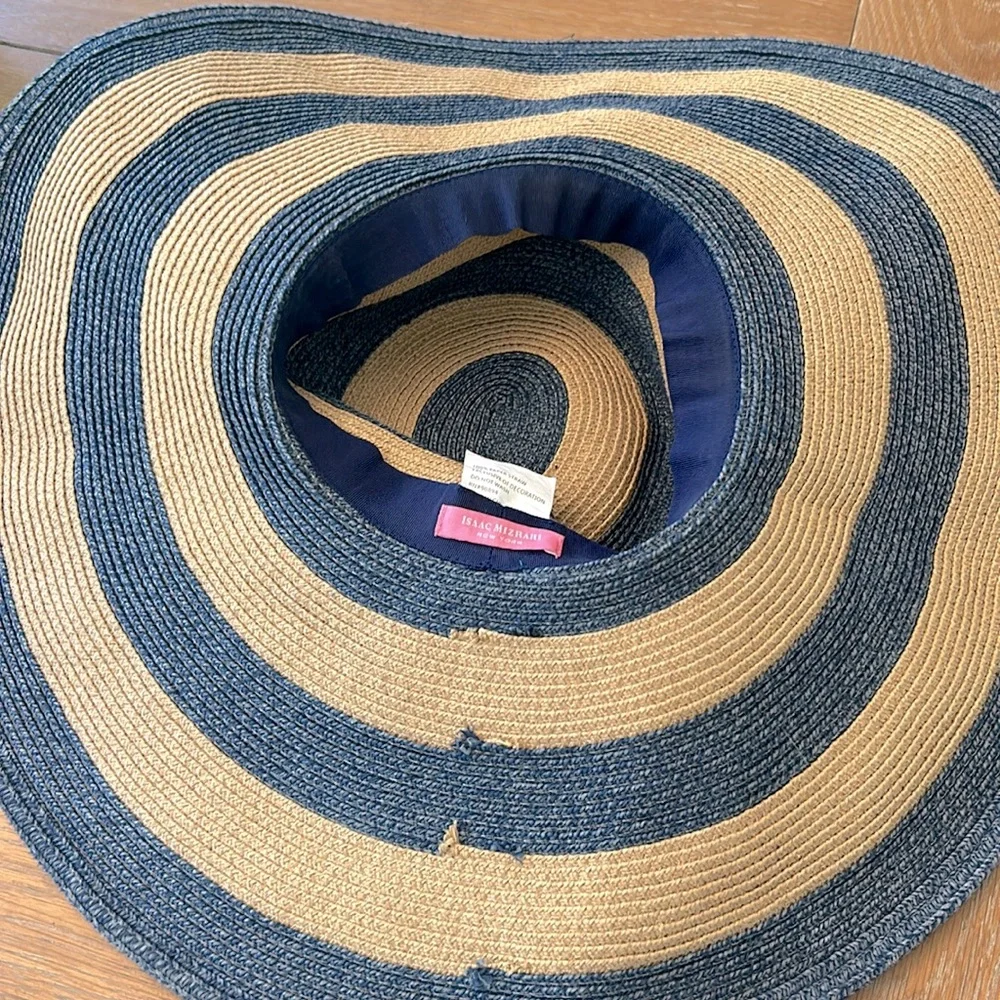 Issac Mizrahi Large Straw Beach Hat - Picture 2 of 4